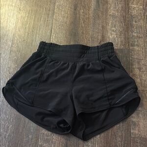 Lululemon black high rise 2.5 hotty hots